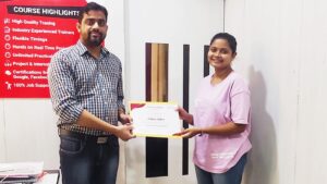 Pallavi receiving Digital Marketing Certificate from DizitalSquare Bhubaneswar